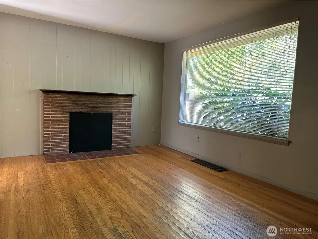 15833 15th Avenue NE Shoreline WA 98155