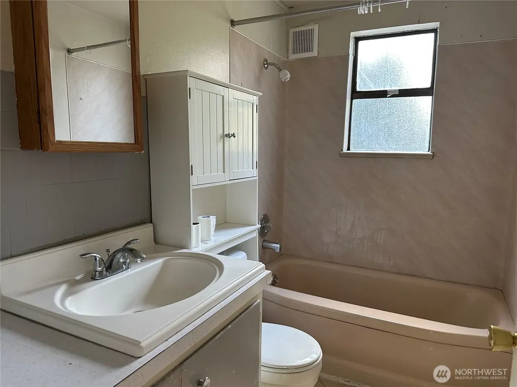 15833 15th Avenue NE Shoreline WA 98155