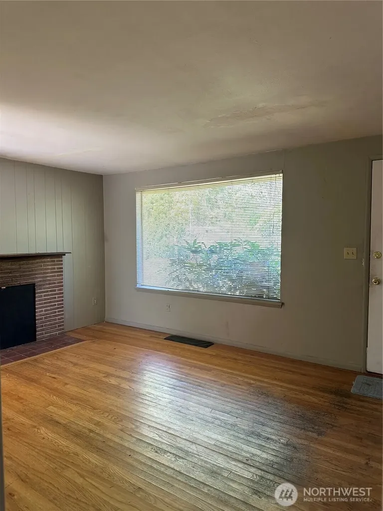 15833 15th Avenue NE Shoreline WA 98155