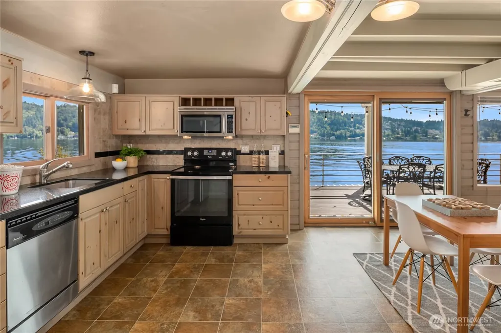 2240 W Lake Sammamish Pkwy NE Redmond WA 98052