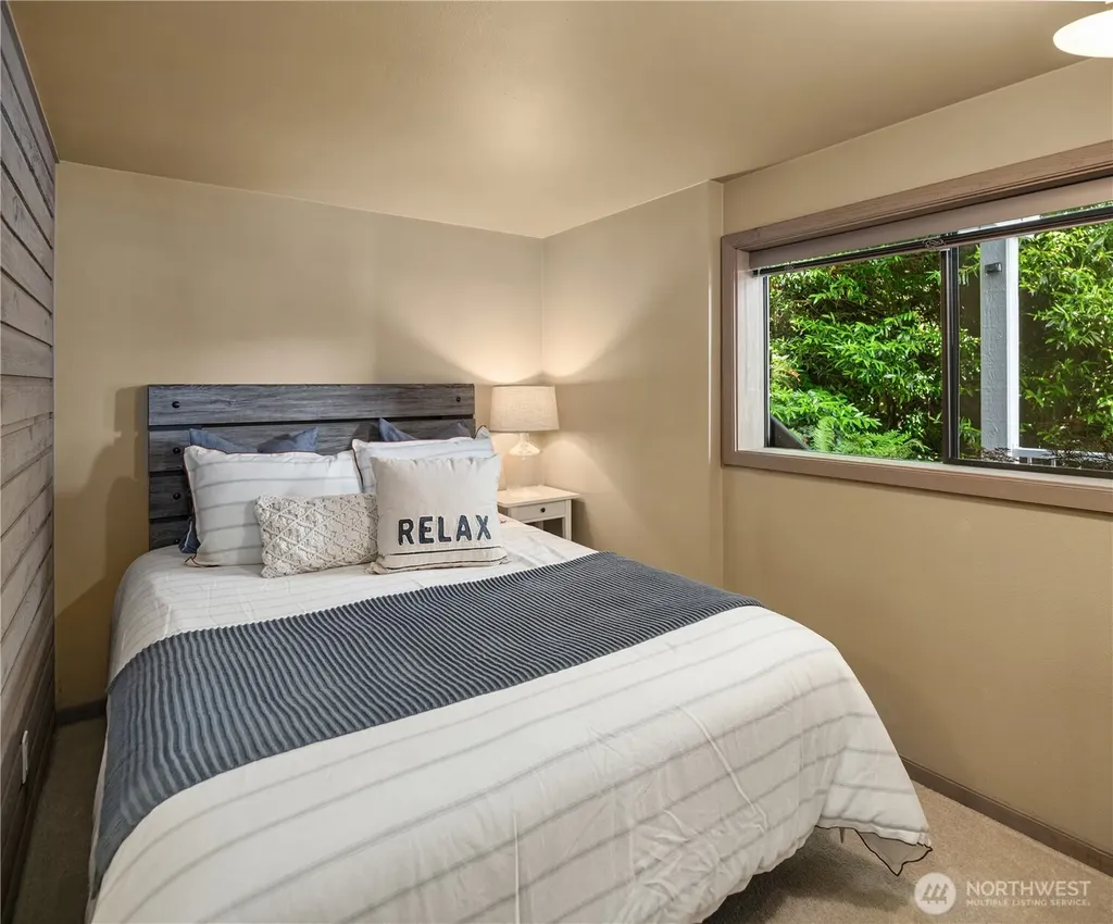 2240 W Lake Sammamish Pkwy NE Redmond WA 98052