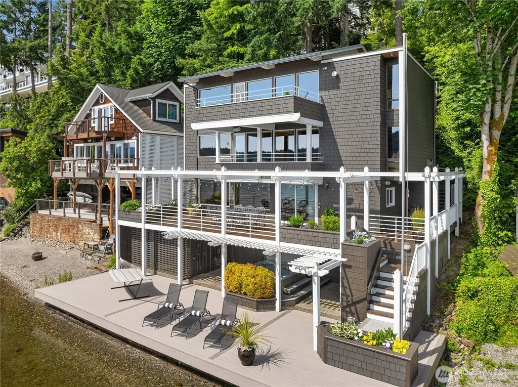 2240 W Lake Sammamish Pkwy NE Redmond WA 98052