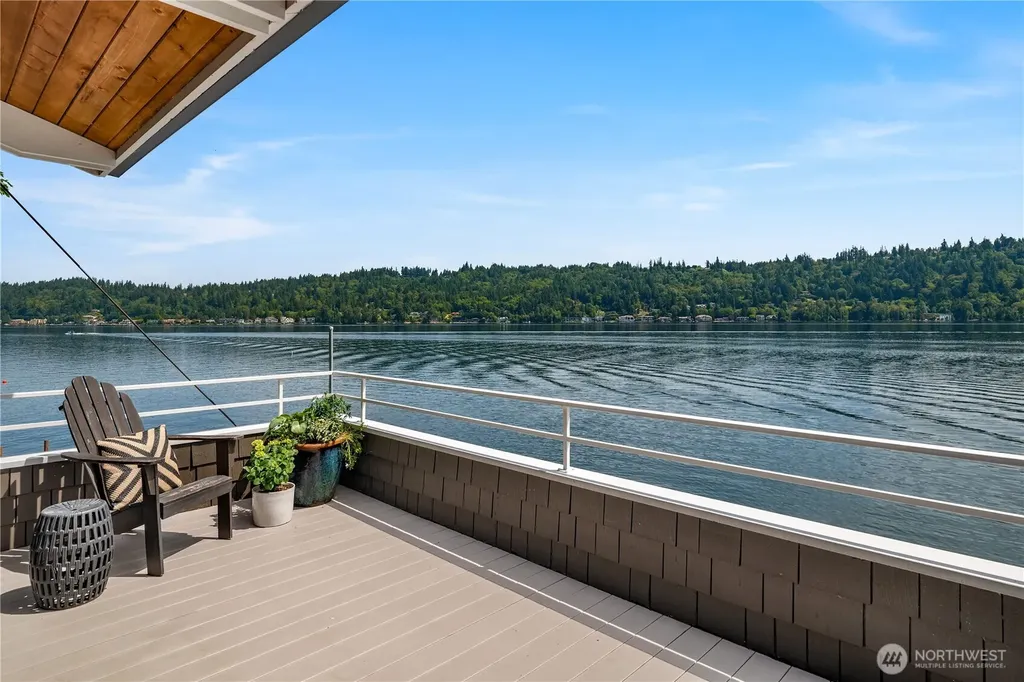 2240 W Lake Sammamish Pkwy NE Redmond WA 98052