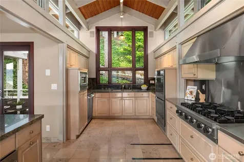 2240 W Lake Sammamish Pkwy NE Redmond WA 98052