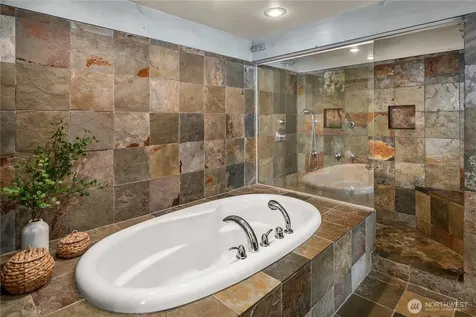 2240 W Lake Sammamish Pkwy NE Redmond WA 98052