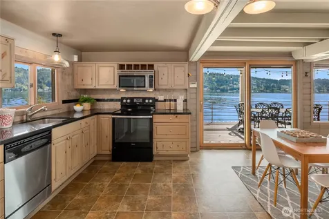 2240 W Lake Sammamish Pkwy NE Redmond WA 98052