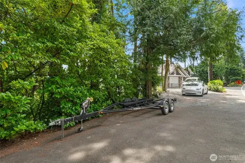2240 W Lake Sammamish Pkwy NE Redmond WA 98052