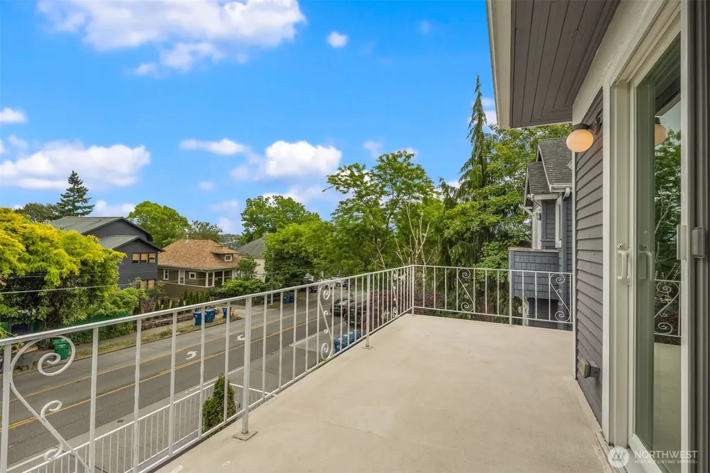 325 23rd Avenue E Seattle WA 98112