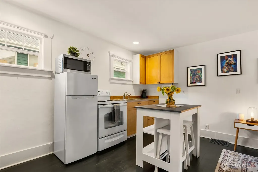 325 23rd Avenue E Seattle WA 98112