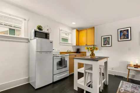 325 23rd Avenue E Seattle WA 98112