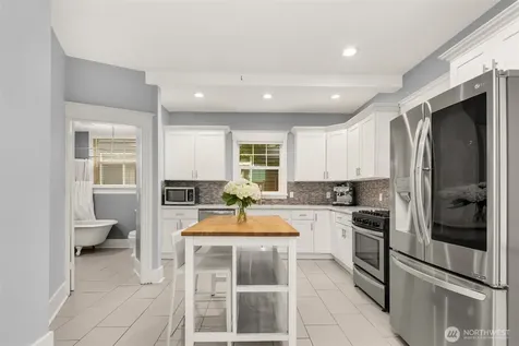 325 23rd Avenue E Seattle WA 98112