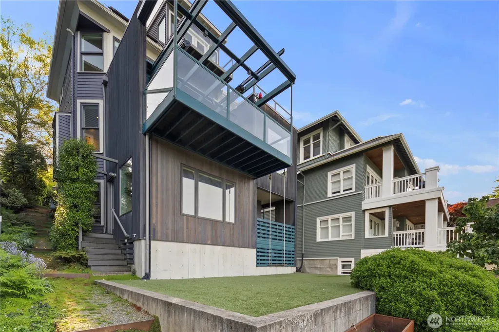 1618 37th Avenue Seattle WA 98122