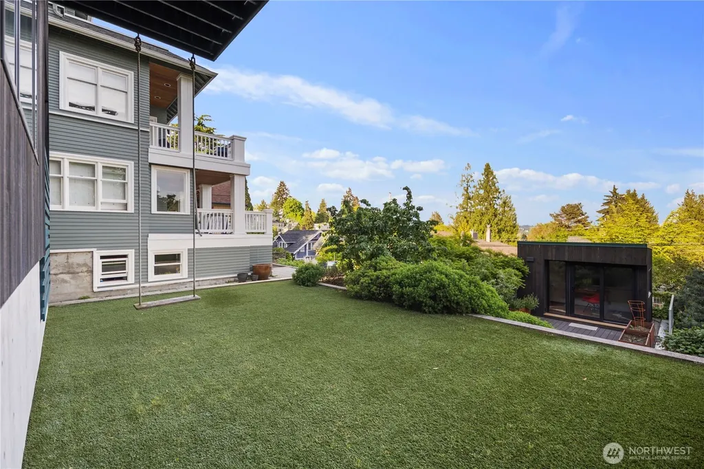 1618 37th Avenue Seattle WA 98122