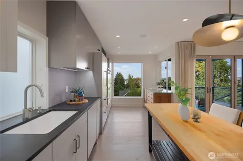 1618 37th Avenue Seattle WA 98122