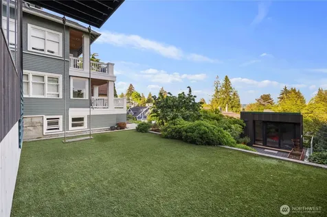1618 37th Avenue Seattle WA 98122