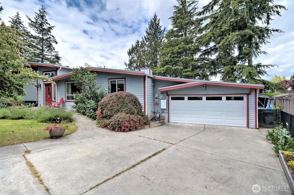 18701 10th Avenue NE Poulsbo WA 98370