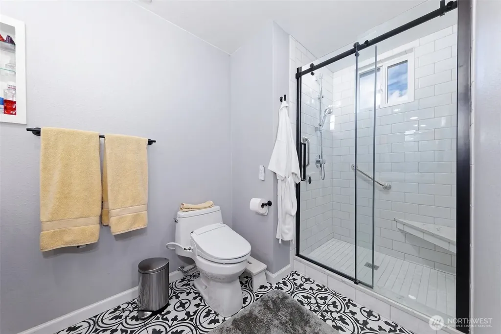 18701 10th Avenue NE Poulsbo WA 98370