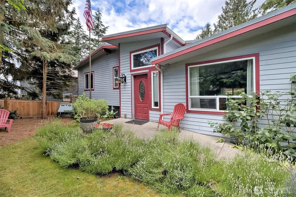 18701 10th Avenue NE Poulsbo WA 98370