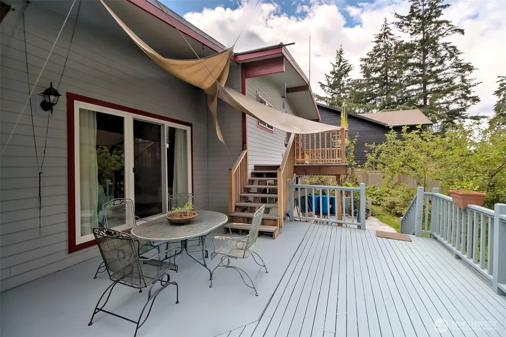 18701 10th Avenue NE Poulsbo WA 98370