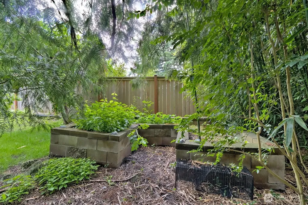 18701 10th Avenue NE Poulsbo WA 98370