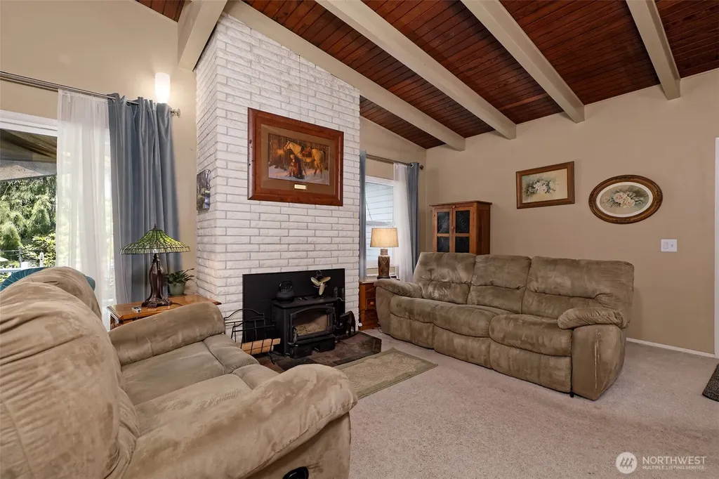 18701 10th Avenue NE Poulsbo WA 98370