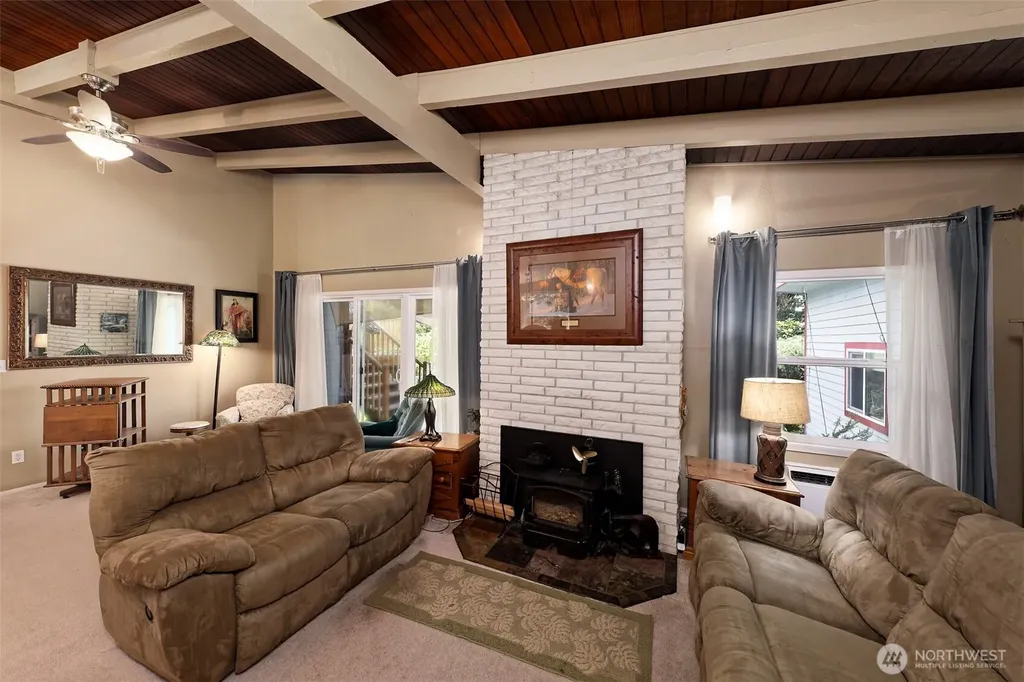 18701 10th Avenue NE Poulsbo WA 98370