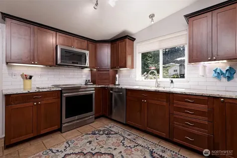 18701 10th Avenue NE Poulsbo WA 98370