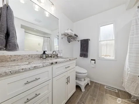 18701 10th Avenue NE Poulsbo WA 98370