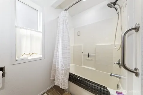 18701 10th Avenue NE Poulsbo WA 98370