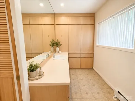 10336 NE Knight Road Bainbridge Island WA 98110
