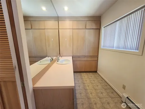 10336 NE Knight Road Bainbridge Island WA 98110