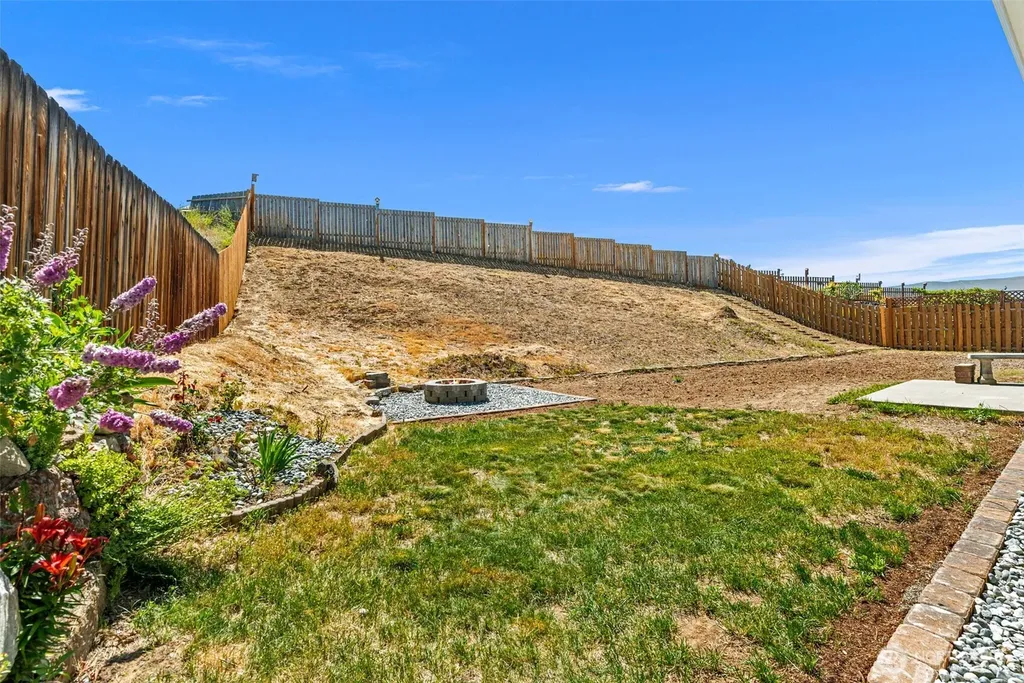 2691 Semolina Loop East Wenatchee WA 98802