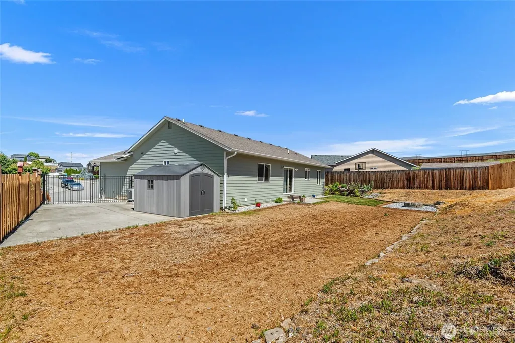 2691 Semolina Loop East Wenatchee WA 98802