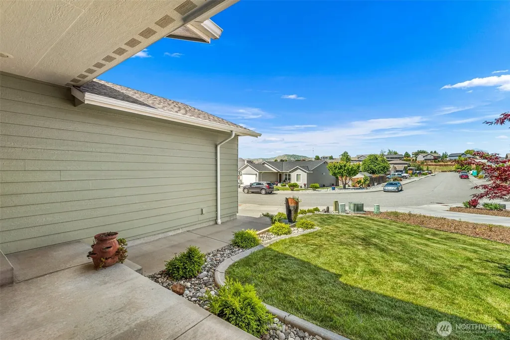 2691 Semolina Loop East Wenatchee WA 98802