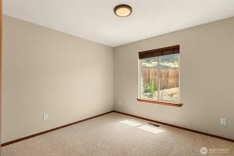 2691 Semolina Loop East Wenatchee WA 98802