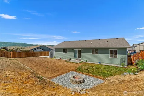 2691 Semolina Loop East Wenatchee WA 98802