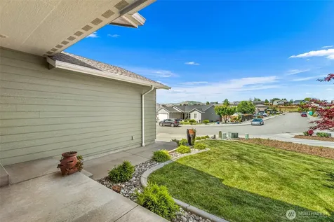 2691 Semolina Loop East Wenatchee WA 98802