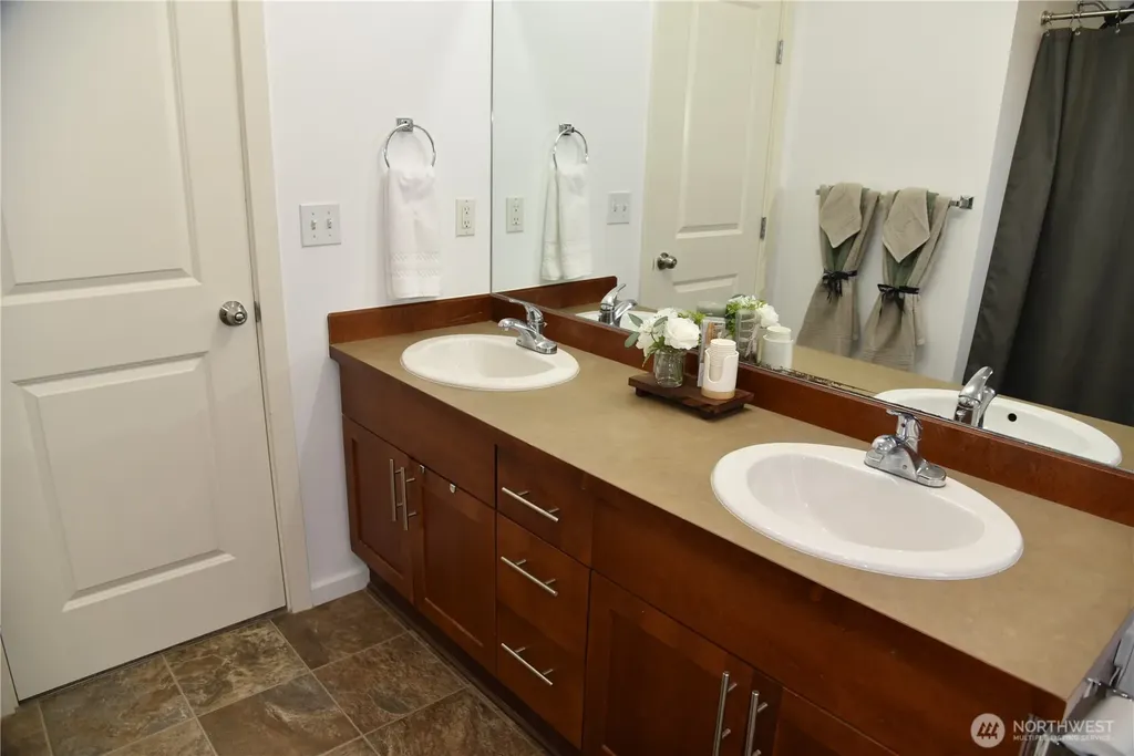 1327 42nd St NE Auburn WA 98002