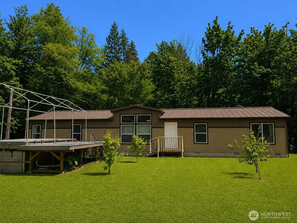 1611 E North Bay Road Allyn WA 98524