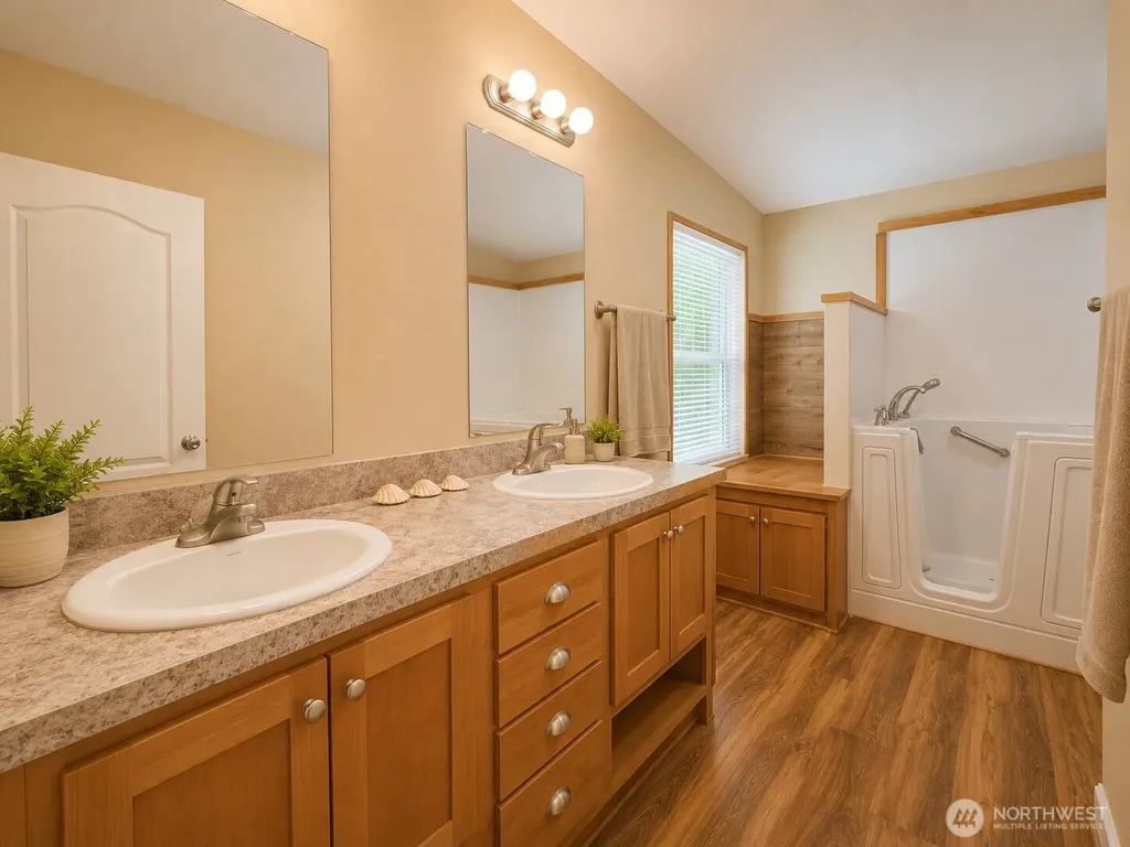 1611 E North Bay Road Allyn WA 98524