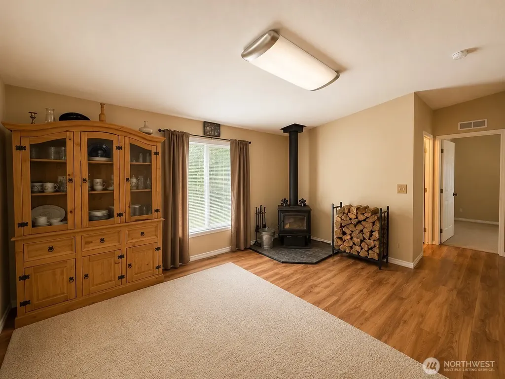1611 E North Bay Road Allyn WA 98524