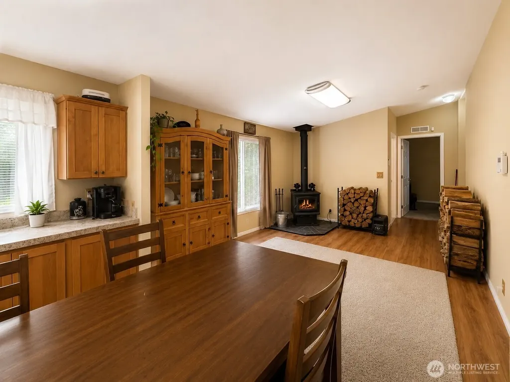 1611 E North Bay Road Allyn WA 98524