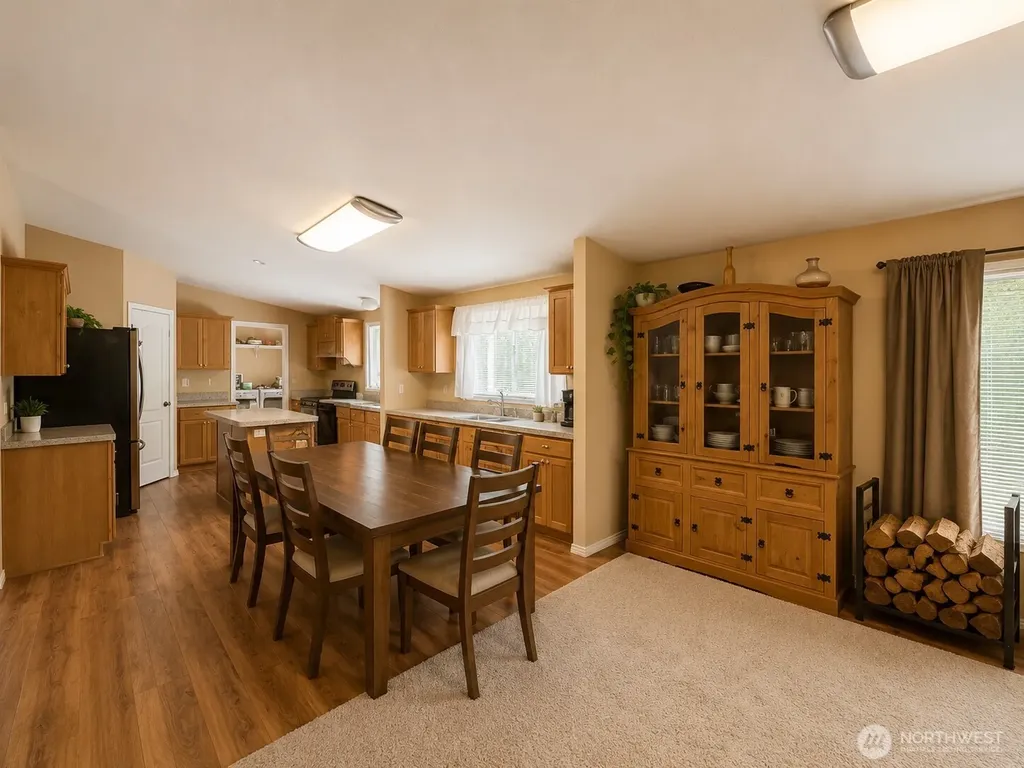1611 E North Bay Road Allyn WA 98524