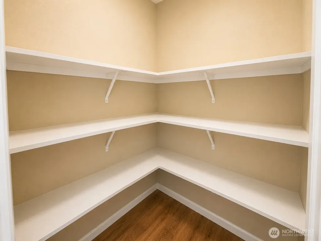 1611 E North Bay Road Allyn WA 98524