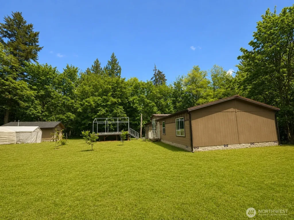 1611 E North Bay Road Allyn WA 98524