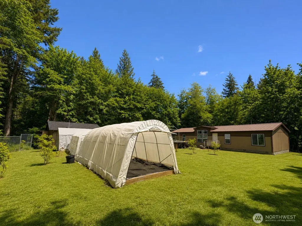 1611 E North Bay Road Allyn WA 98524