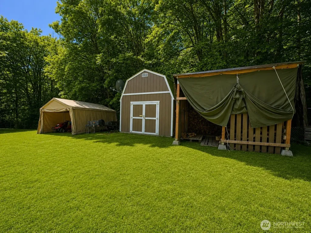 1611 E North Bay Road Allyn WA 98524