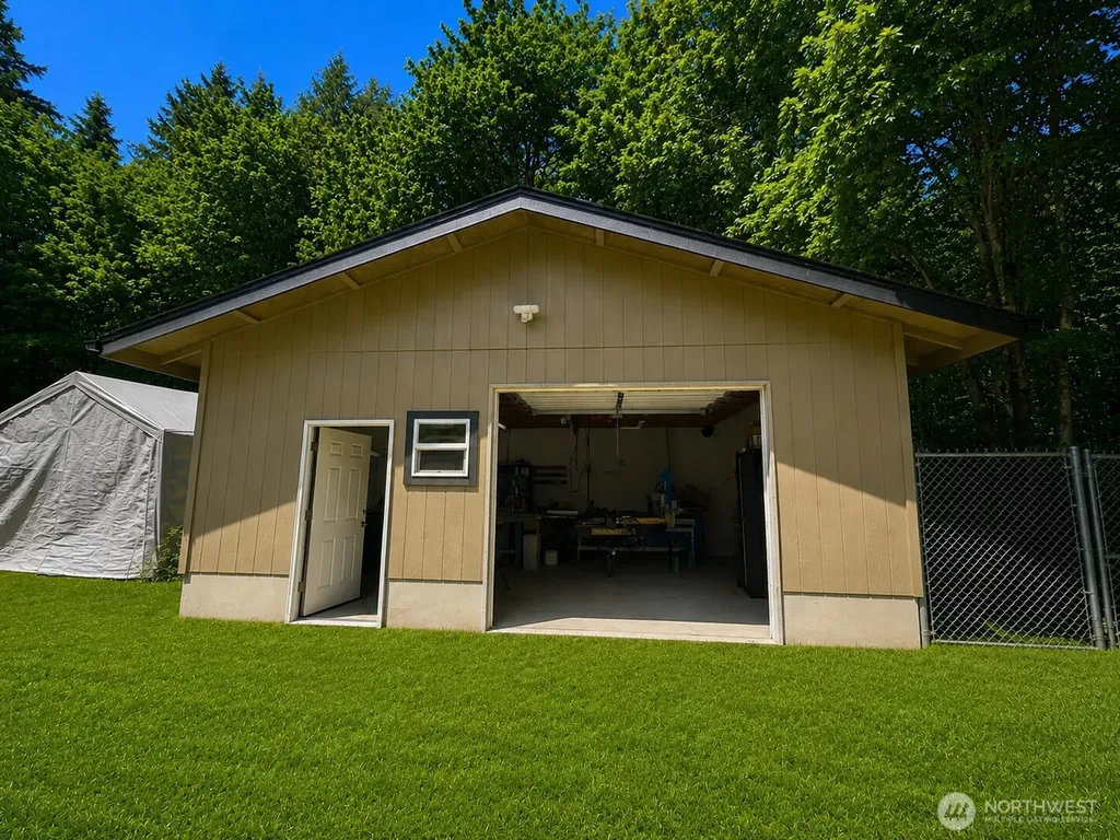 1611 E North Bay Road Allyn WA 98524