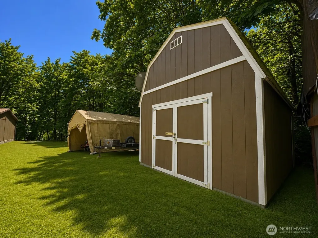 1611 E North Bay Road Allyn WA 98524