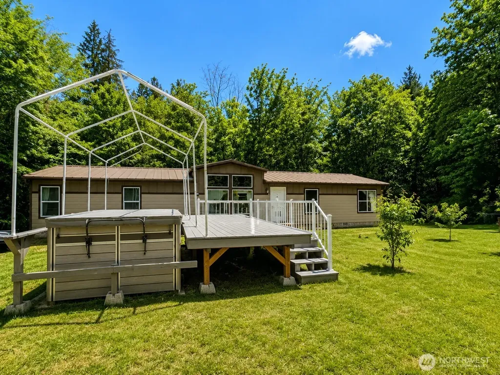 1611 E North Bay Road Allyn WA 98524